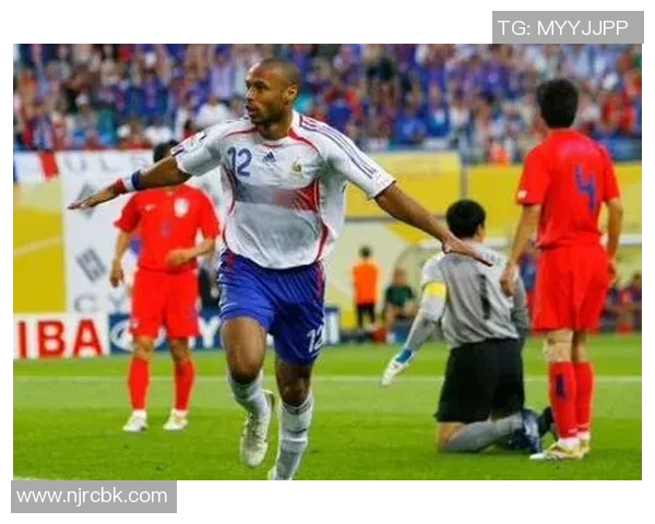 本泽马在足球历史中的地位与影响力分析及其职业生涯回顾